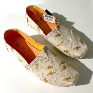 TOMS Size 9 NWT Women’s GOLDEN BEES Alpargata Shoes